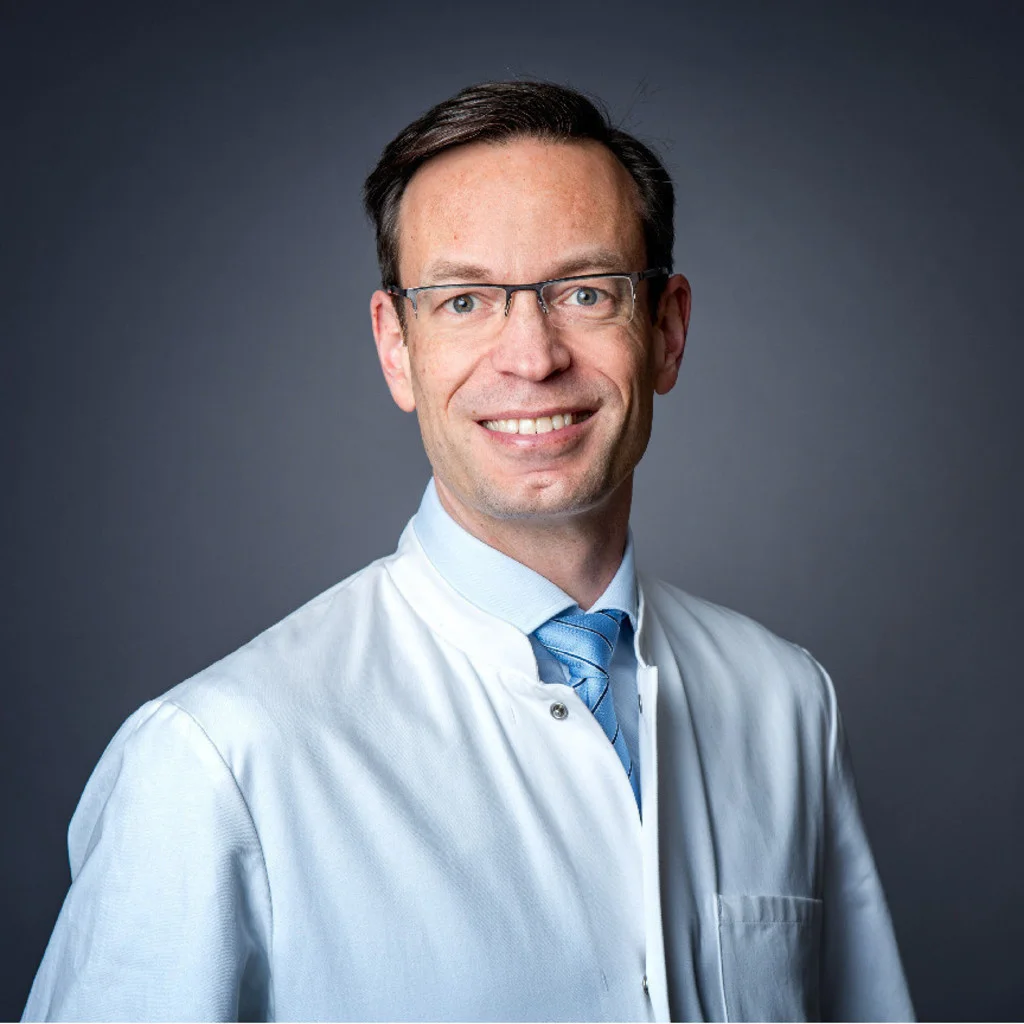 Sauerland Internisten - Dr. Med. Rother - Dr. Med. Darsow Dr. med. Tino Schulz - Plastischer Chirurg | Sanoplast